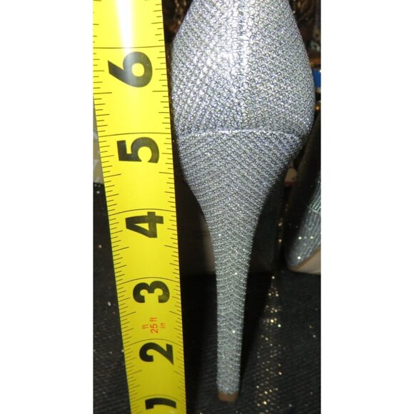 GUESS Honora 3 Metallic Silver Glitter Embellished Peep Toe Platform Pumps 10 - Picture 4 of 12